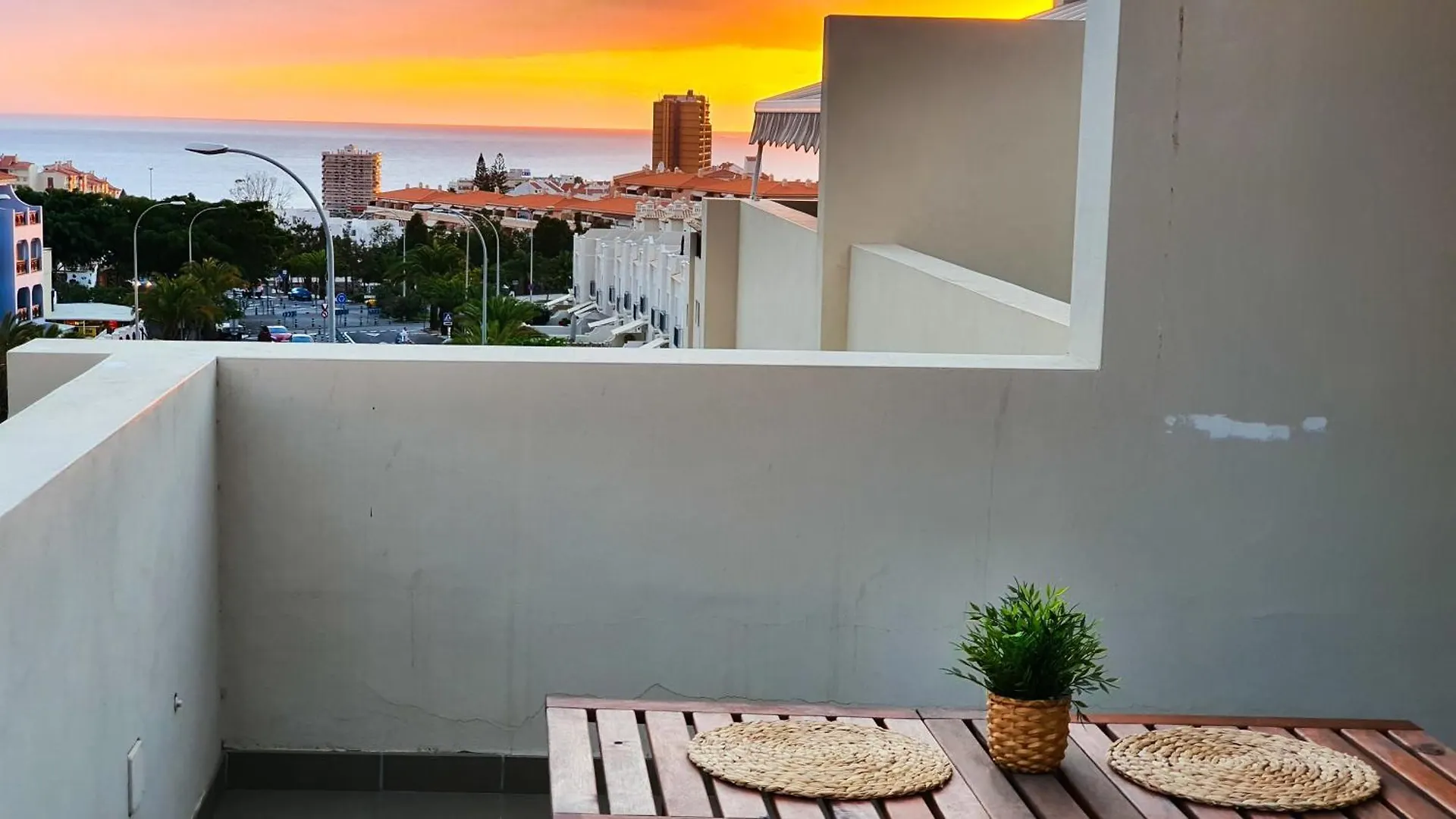 4-Bedroom Villa Los Corales With Jacuzzi, Garden, Close To Everything Los Cristianos