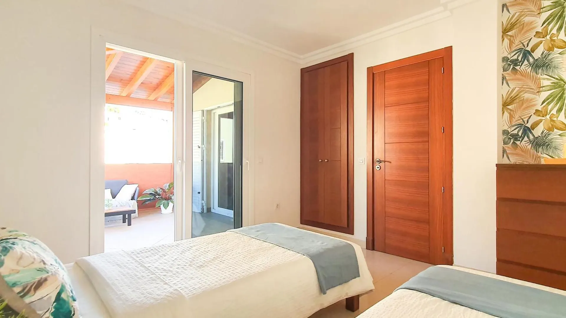4-Bedroom Villa Los Corales With Jacuzzi, Garden, Close To Everything Лос Кристианос Испания