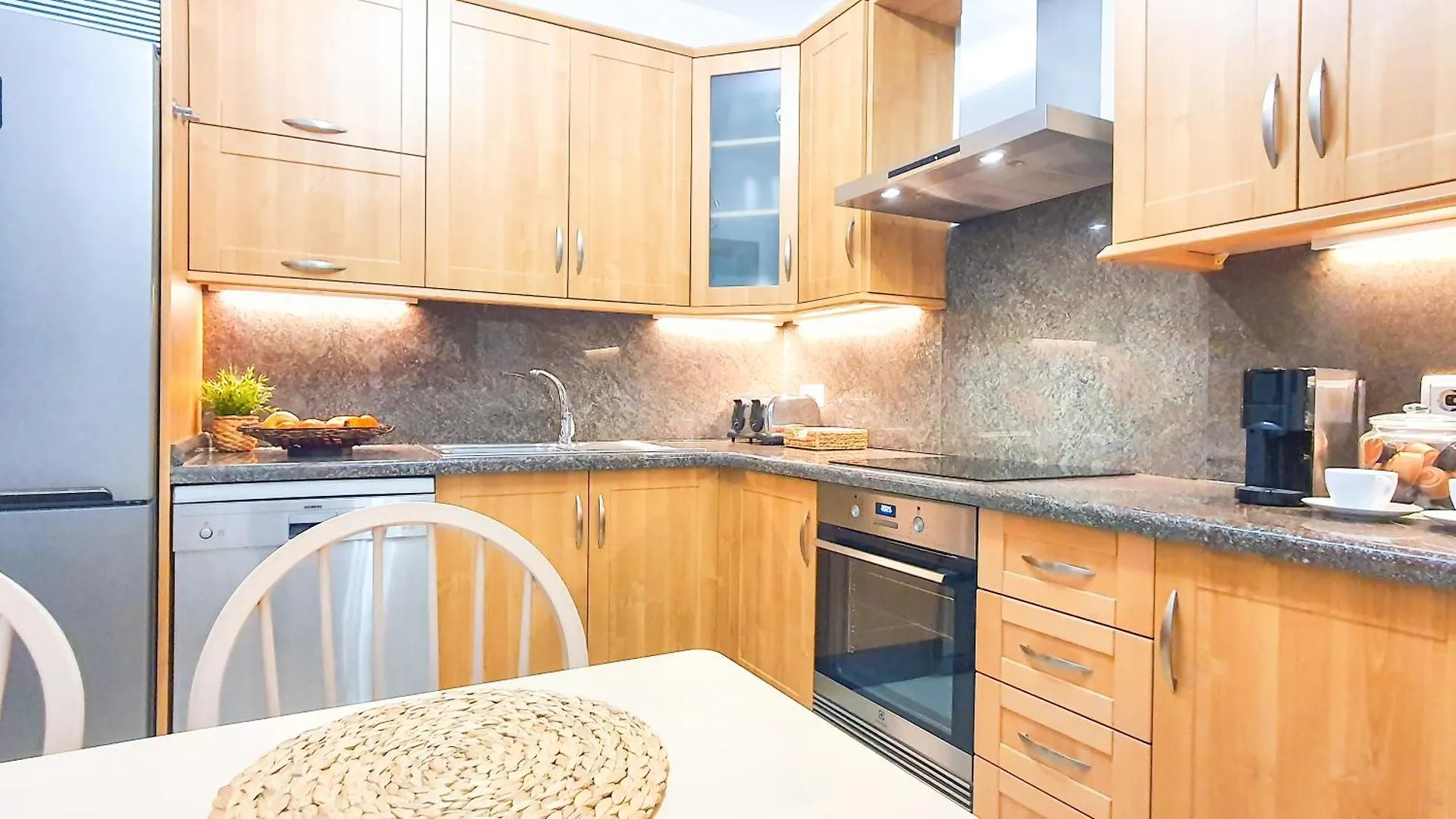 4-Bedroom Villa Los Corales With Jacuzzi, Garden, Close To Everything Лос Кристианос