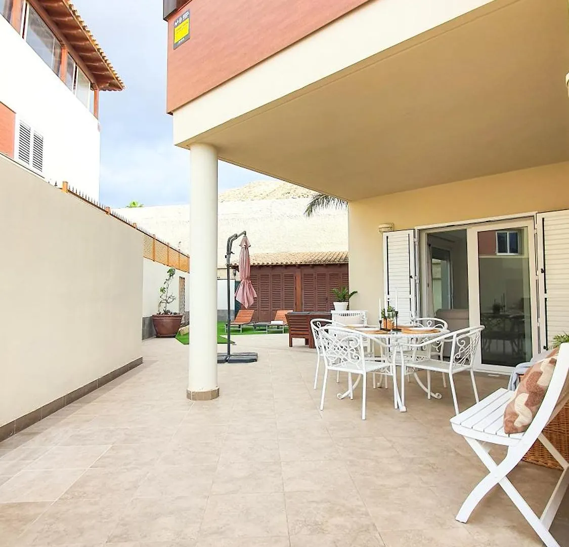 4-Bedroom Villa Los Corales With Jacuzzi, Garden, Close To Everything Лос Кристианос Испания