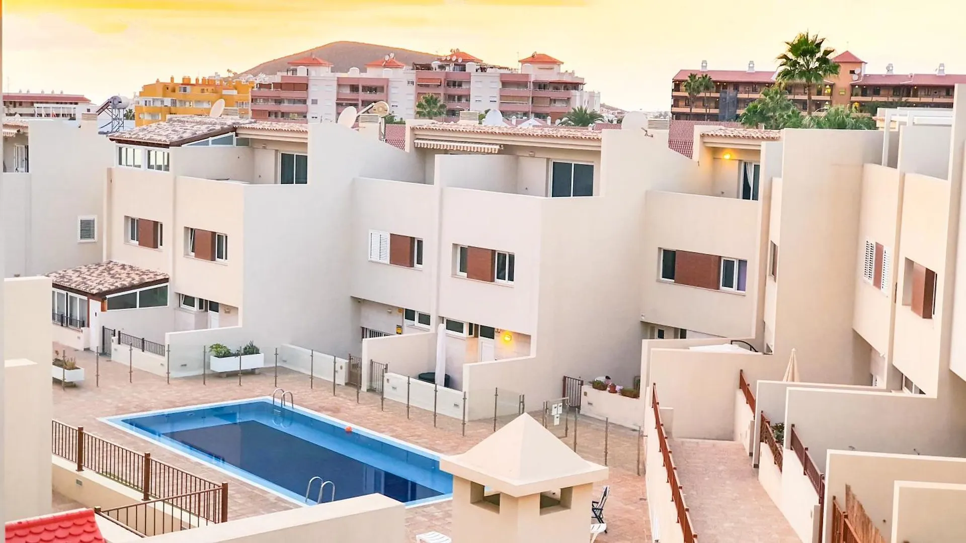 4-Bedroom Villa Los Corales With Jacuzzi, Garden, Close To Everything Los Cristianos