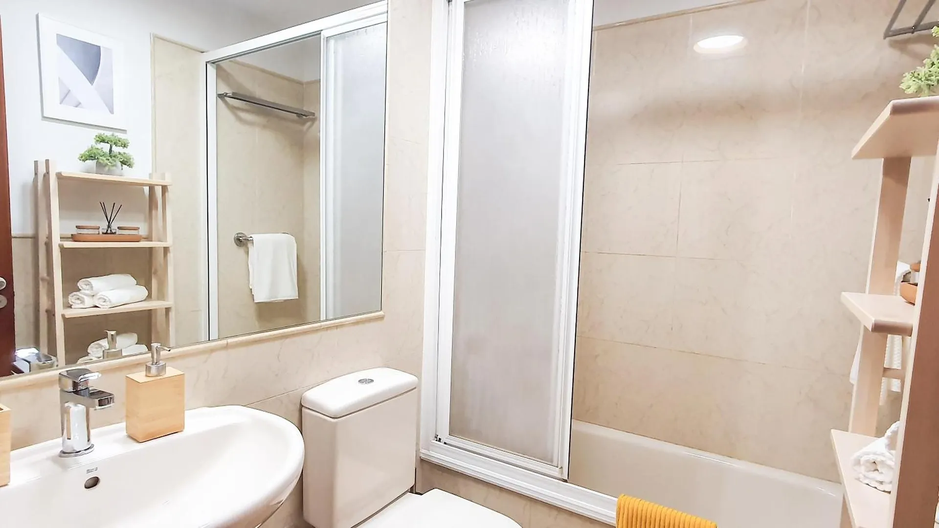 4-Bedroom Villa Los Corales With Jacuzzi, Garden, Close To Everything Los Cristianos