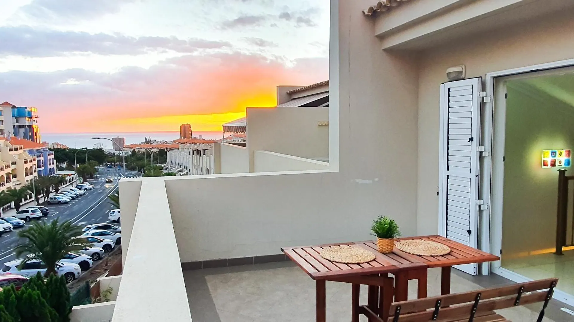 4-Bedroom Villa Los Corales With Jacuzzi, Garden, Close To Everything Лос Кристианос