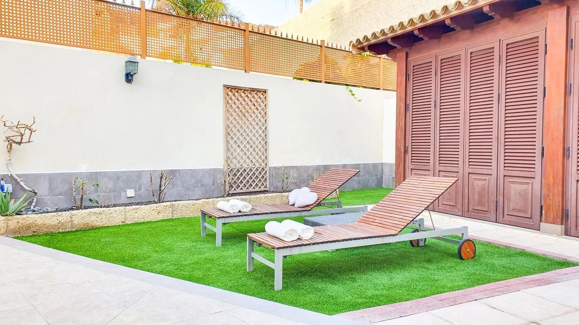4-Bedroom Villa Los Corales With Jacuzzi, Garden, Close To Everything Лос Кристианос 0*,