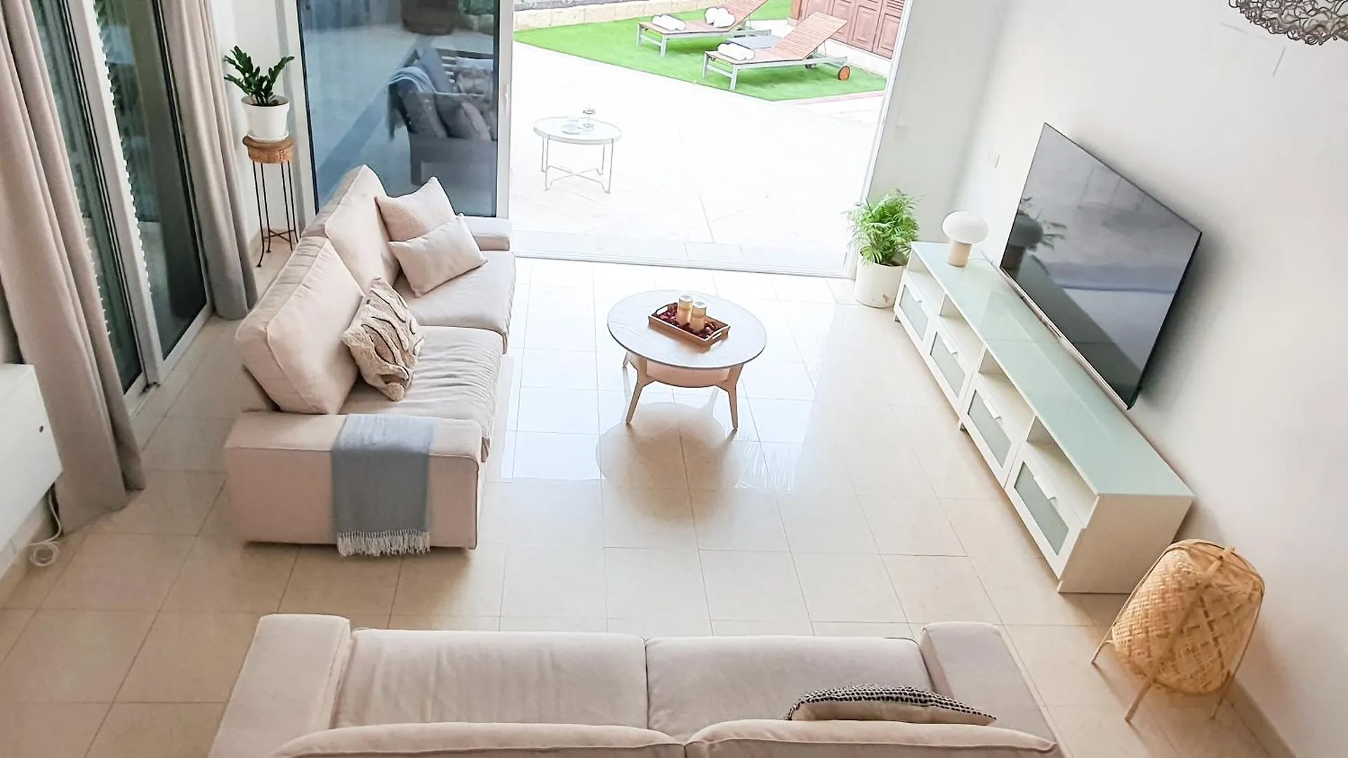 4-Bedroom Villa Los Corales With Jacuzzi, Garden, Close To Everything Лос Кристианос