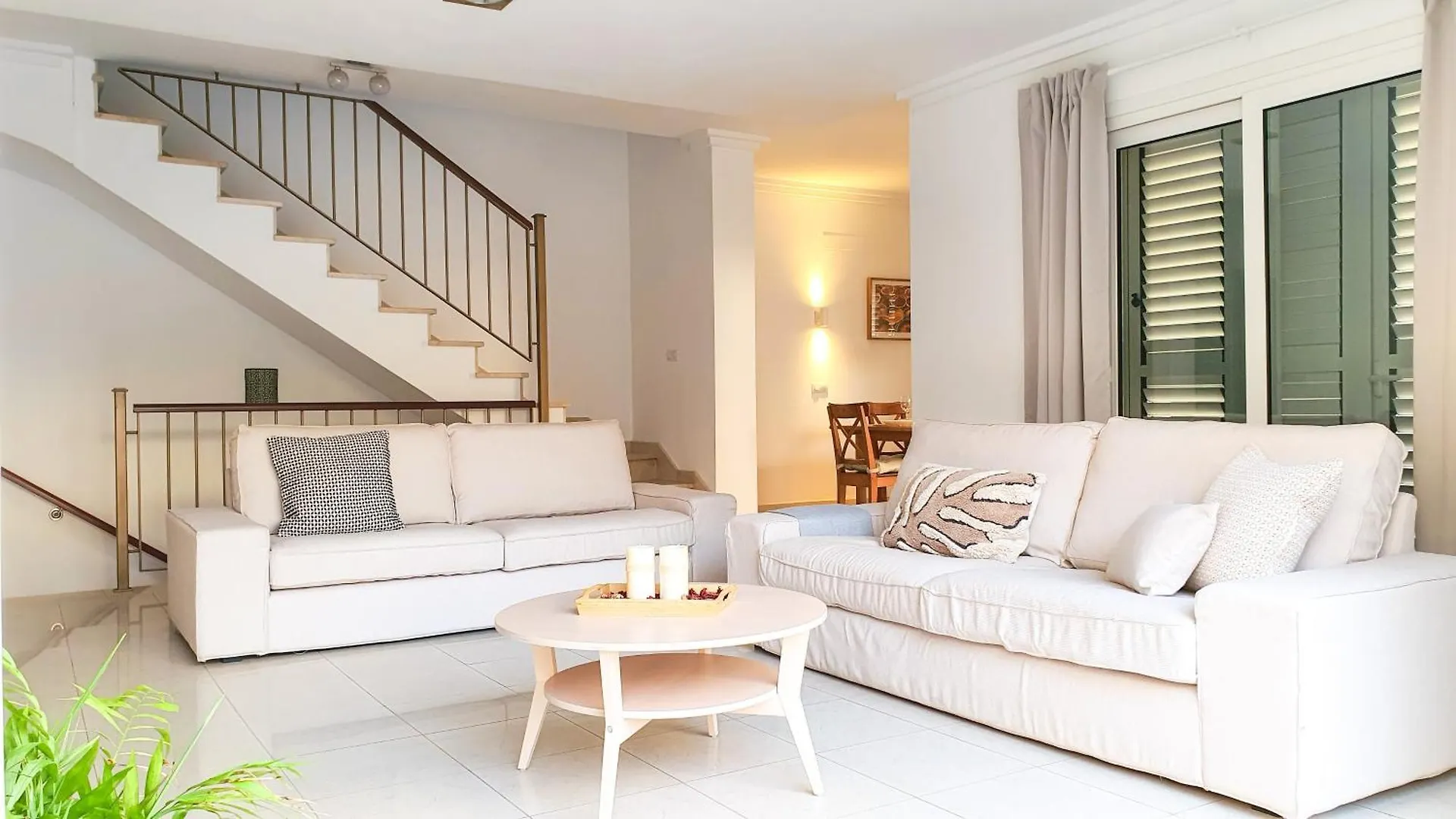 4-Bedroom Villa Los Corales With Jacuzzi, Garden, Close To Everything Лос Кристианос