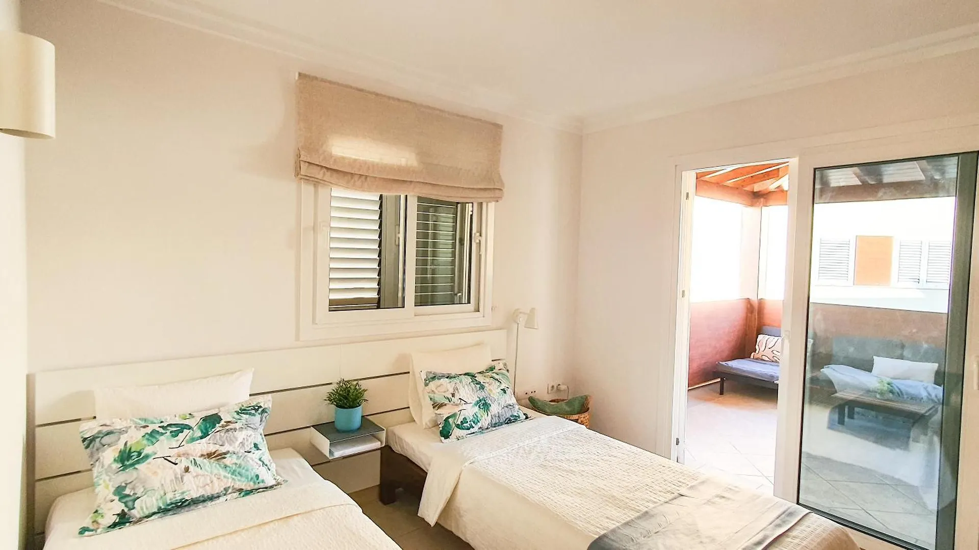 4-Bedroom Villa Los Corales With Jacuzzi, Garden, Close To Everything Лос Кристианос