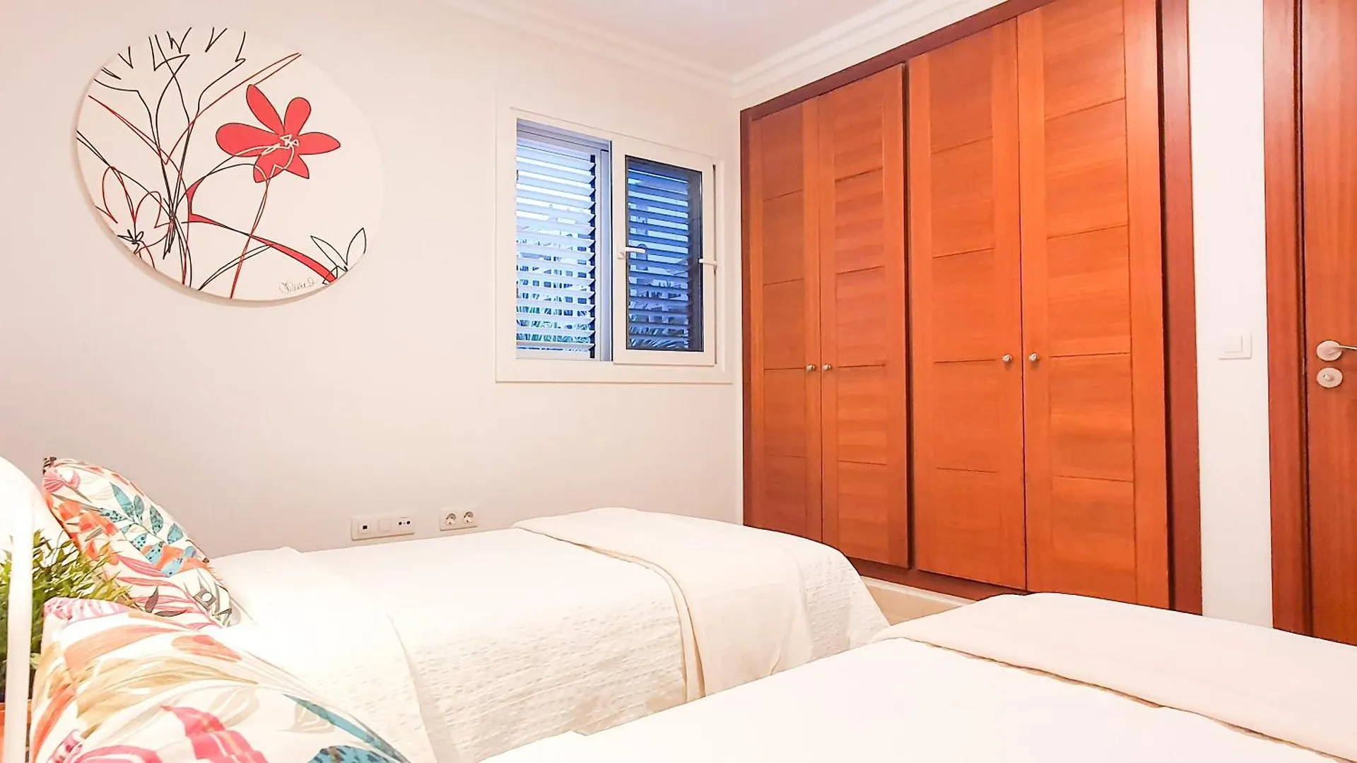 4-Bedroom Villa Los Corales With Jacuzzi, Garden, Close To Everything Los Cristianos 0*,