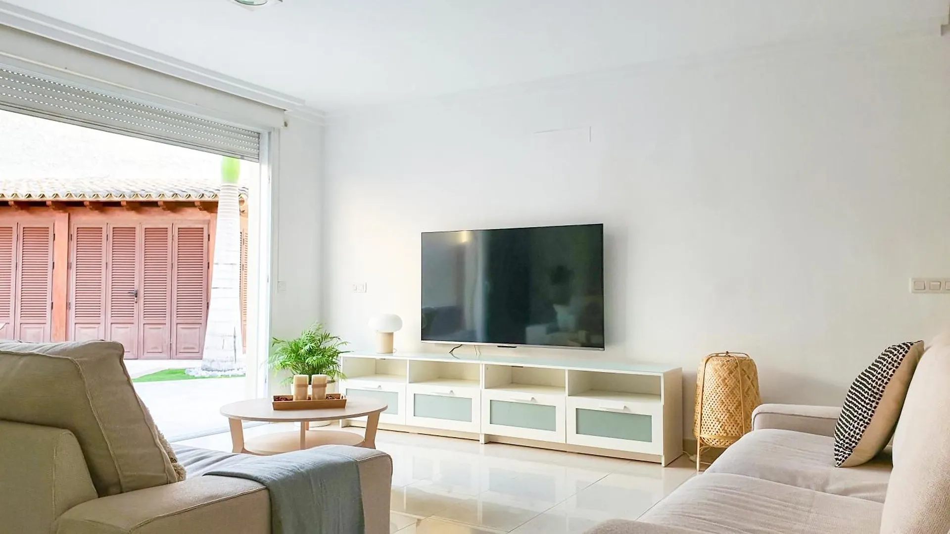 4-Bedroom Villa Los Corales With Jacuzzi, Garden, Close To Everything Los Cristianos