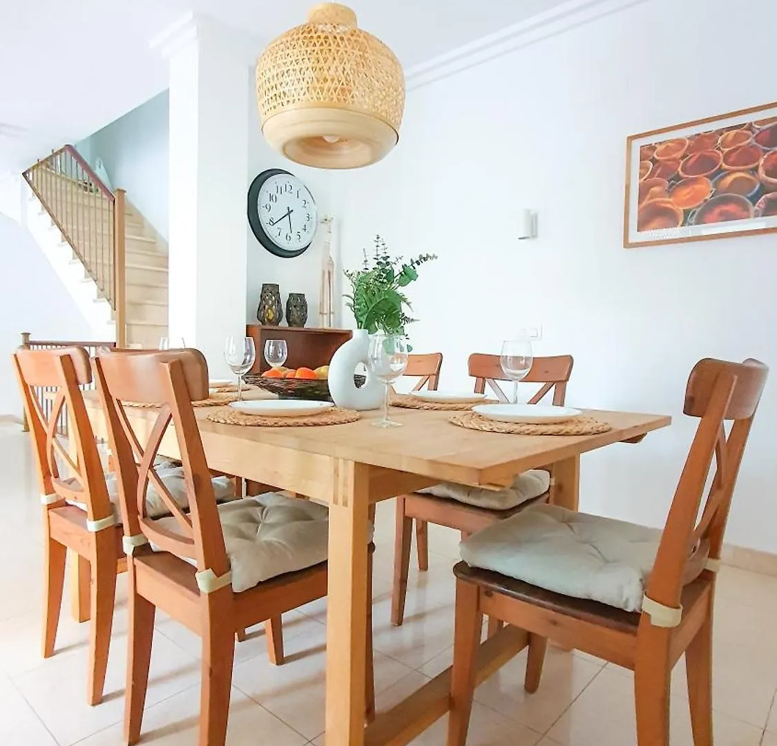 4-Bedroom Villa Los Corales With Jacuzzi, Garden, Close To Everything Лос Кристианос