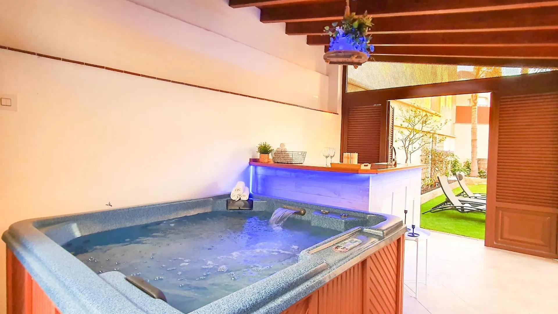 4-Bedroom Villa Los Corales With Jacuzzi, Garden, Close To Everything Лос Кристианос