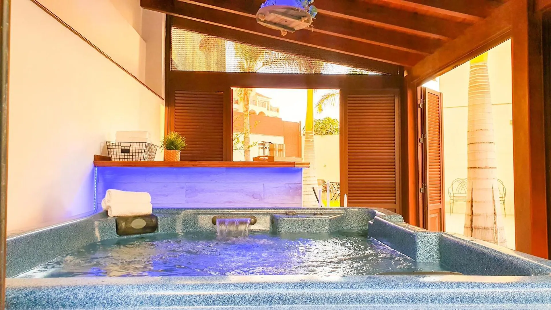 4-Bedroom Villa Los Corales With Jacuzzi, Garden, Close To Everything Лос Кристианос 0*,  Испания