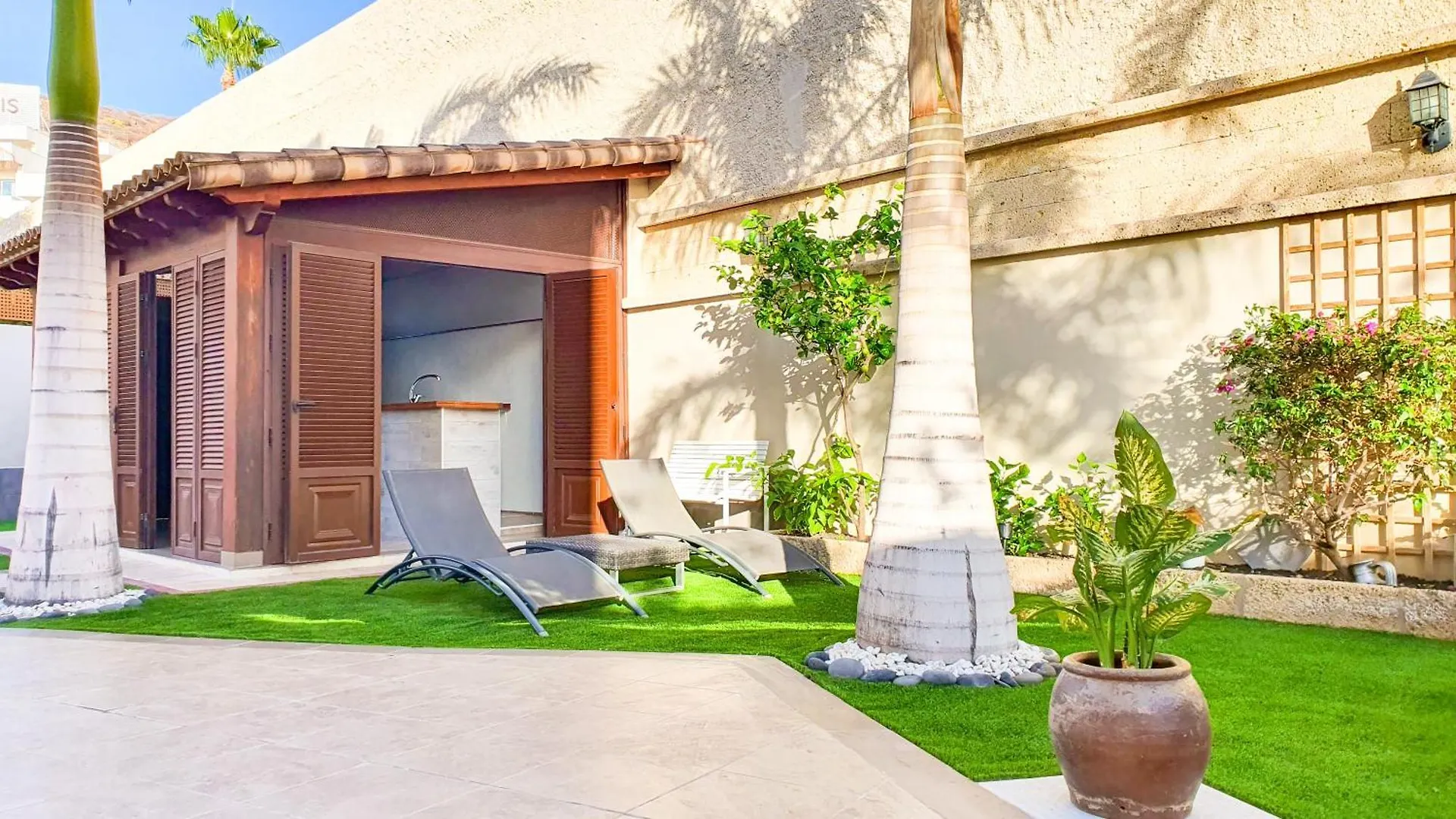 4-Bedroom Villa Los Corales With Jacuzzi, Garden, Close To Everything Los Cristianos Spanyolország