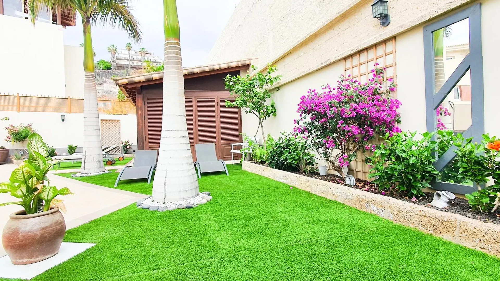 4-Bedroom Villa Los Corales With Jacuzzi, Garden, Close To Everything Лос Кристианос