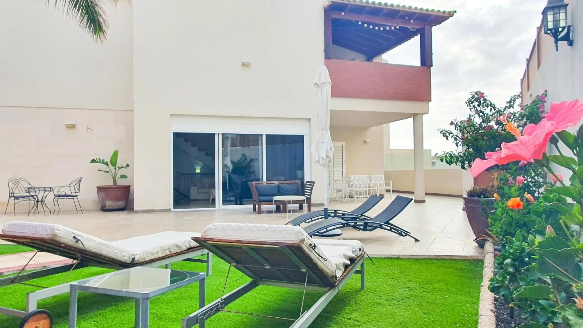 4-Bedroom Villa Los Corales With Jacuzzi, Garden, Close To Everything Лос Кристианос 0*,